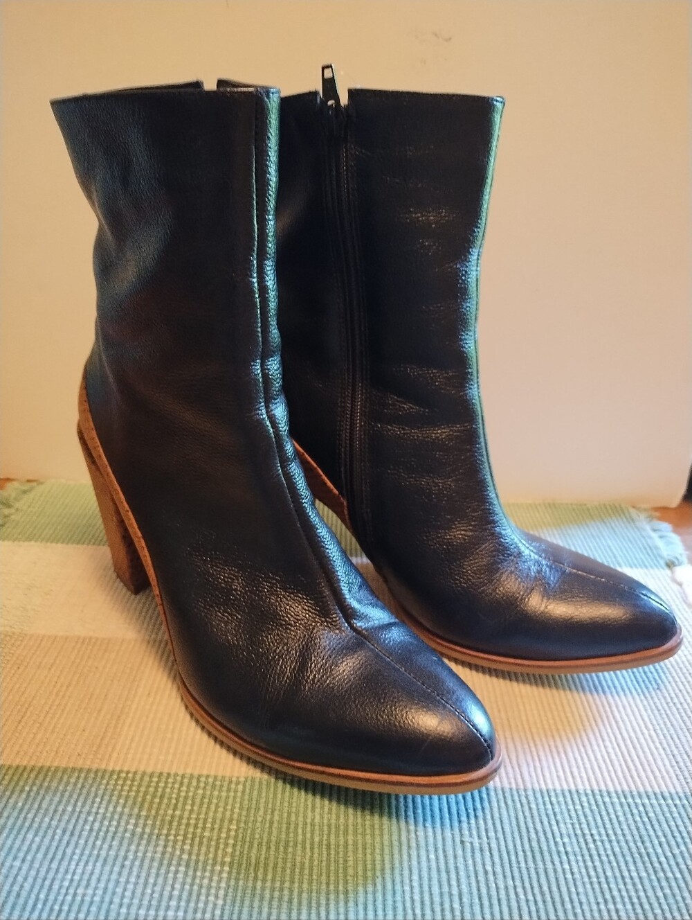 Stivali Women's Black Leather Mid-Calf Zip Heeled Boots